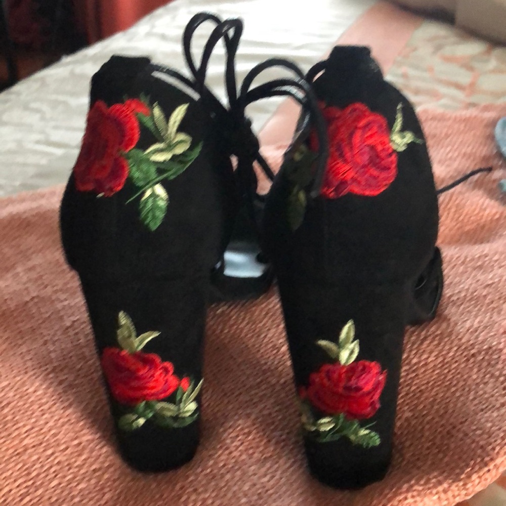 Floral black sandal